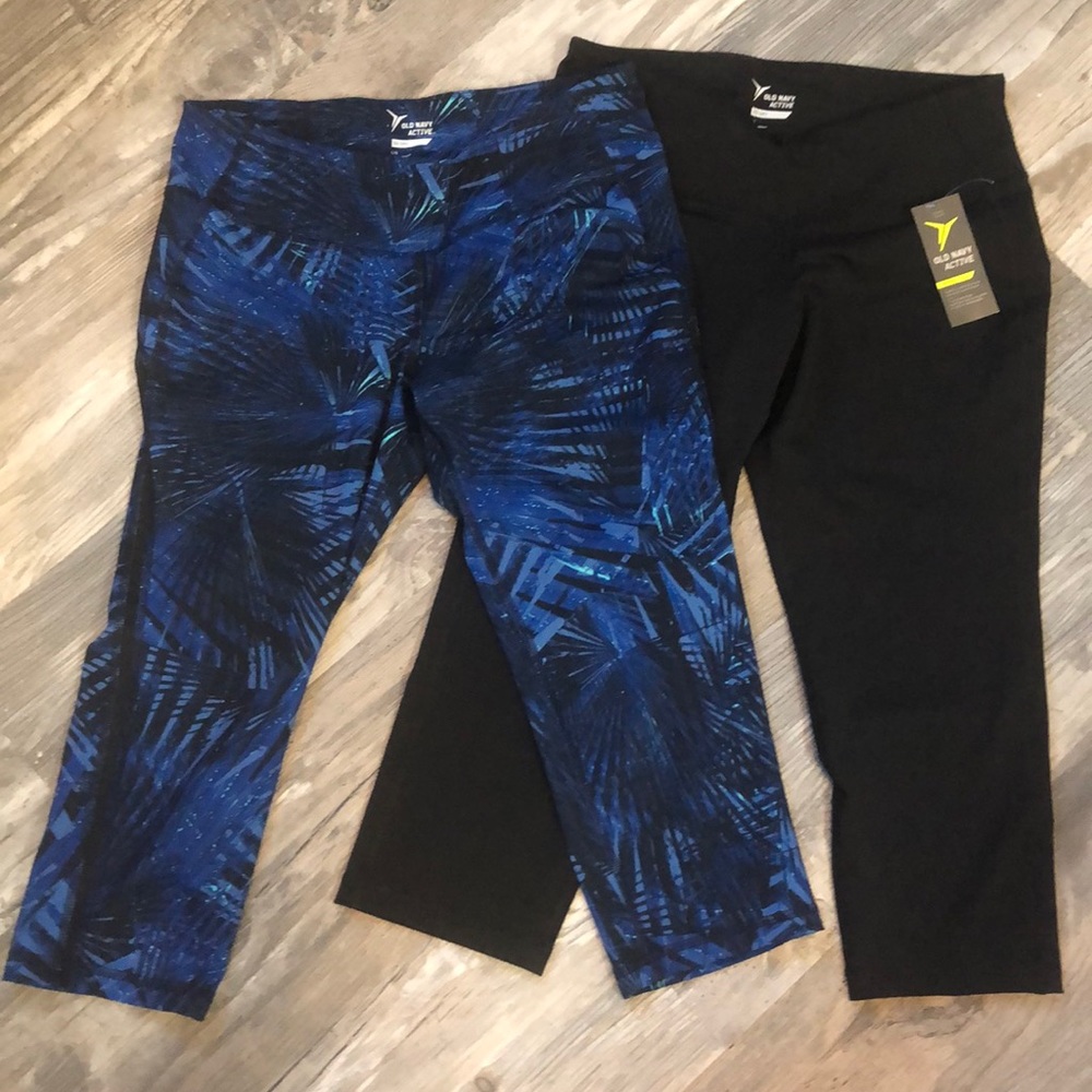 2 Pairs Old Navy Active capris size L